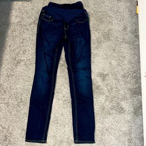 Old Navy Skinny Maternity Jeans. Size 4. Cute and comfortable!